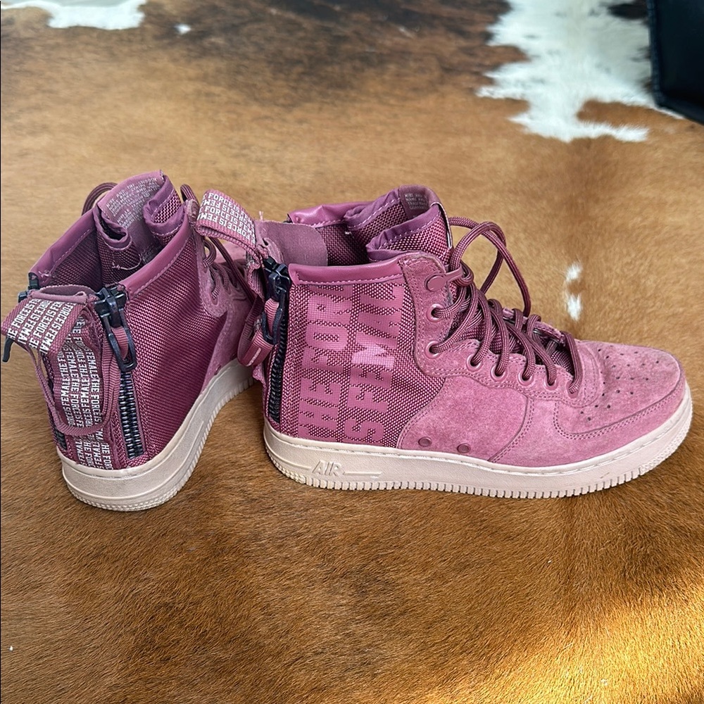 Nike Air Force SF AF1 pink high top the force is female size 6.5